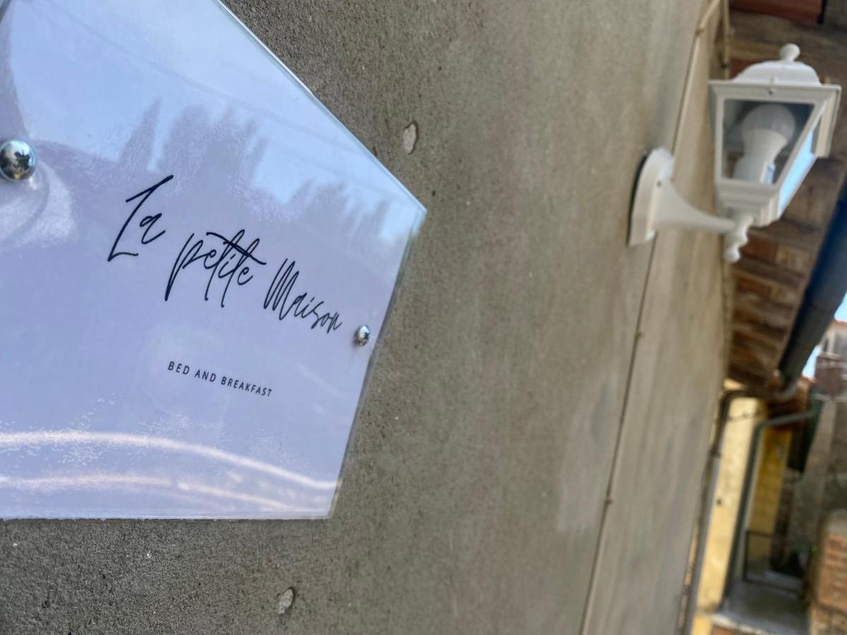 La Petite Maison Usigliano Exteriér fotografie